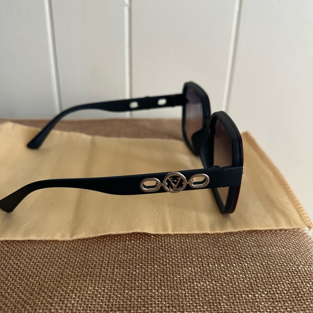 Sunglasses - Picture 6 of 6